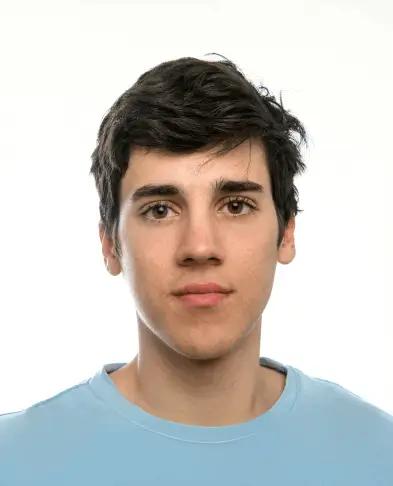 Good and bad Examples of passport photo by SnapID the passport photo app